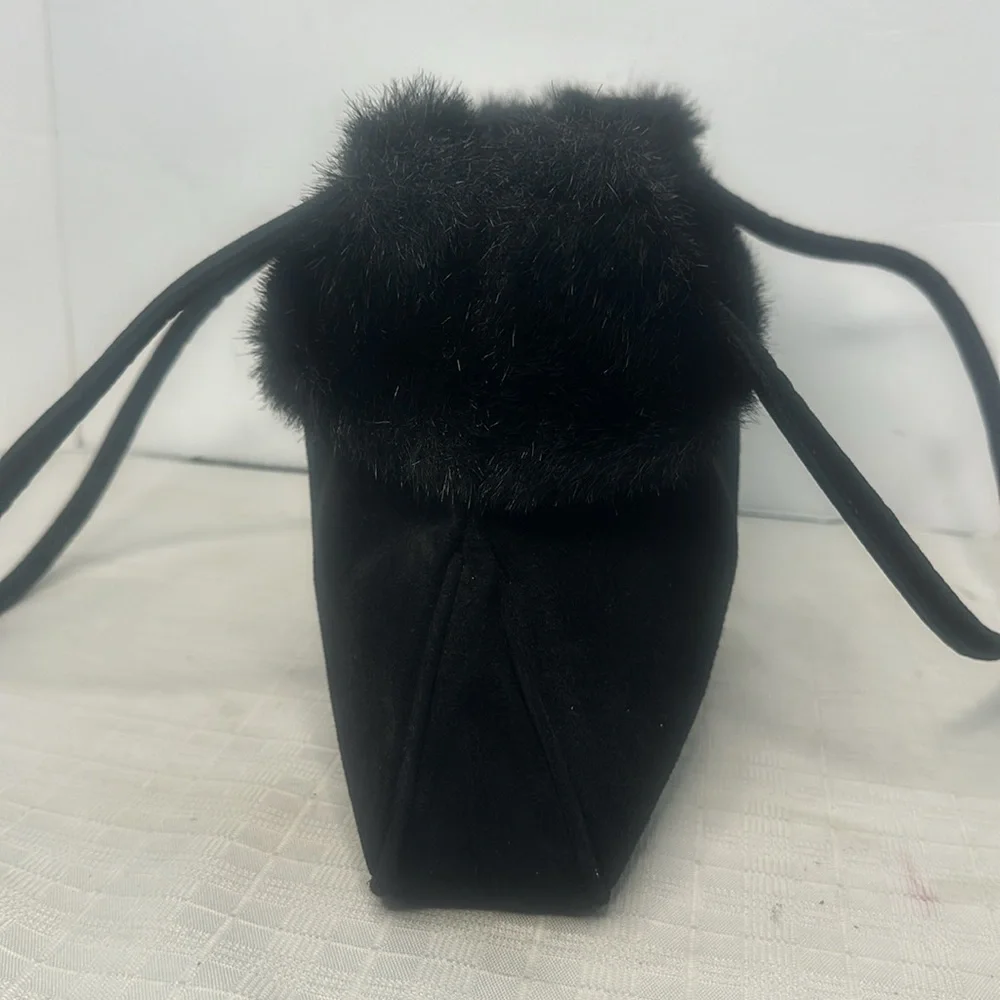 Leather and Faux Fur shoulder bag in all black